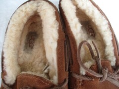 UGG Dakota Slip On Shearling Moccasin Chestnut Slippers Unisex Big Kids Size 2