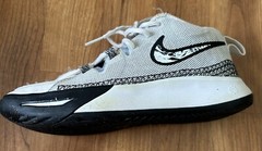 Nike Kyrie Flytrap 6 GS White/Black Kids Shoes Size 3.5Y