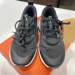 NEW IN BOX Nike Omni Multi-Court Sneakers DM9027-002 Size 4Y FREE SHIPPING