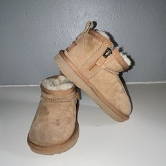 UGG Neumel Kids Tan Suede Lined Ankle Bootie Side Zip Rubber Sole US 8