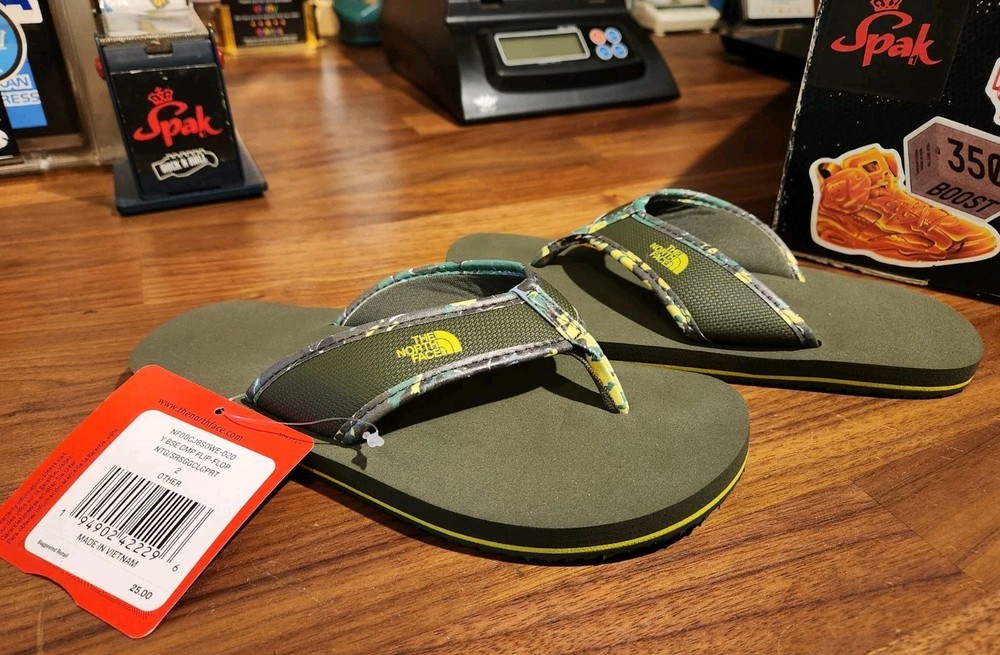Size 2 The North Face Kids Base Camp Flip-Flop Taupe Green Sulphur Spring Green