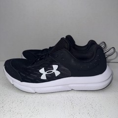 Under Armour Charged Assert 10: Running Shoe Black-White 6Y Pre owned