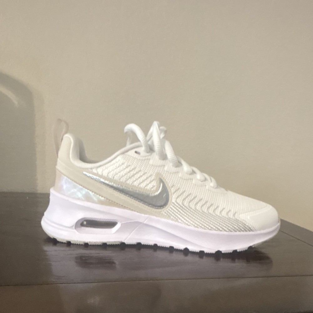 Nike White Silver Mesh Kids‘ Athletic Sneakers Running Low Top Lace Up