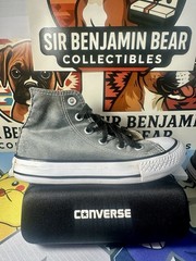 Converse High Top Youth Size 11 Chuck Taylor All-Star Sneakers 3J231