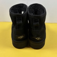 UGG Classic Mini Platform Black SUEDE Sz 2 KIDS LINED BOOTS 1143700K