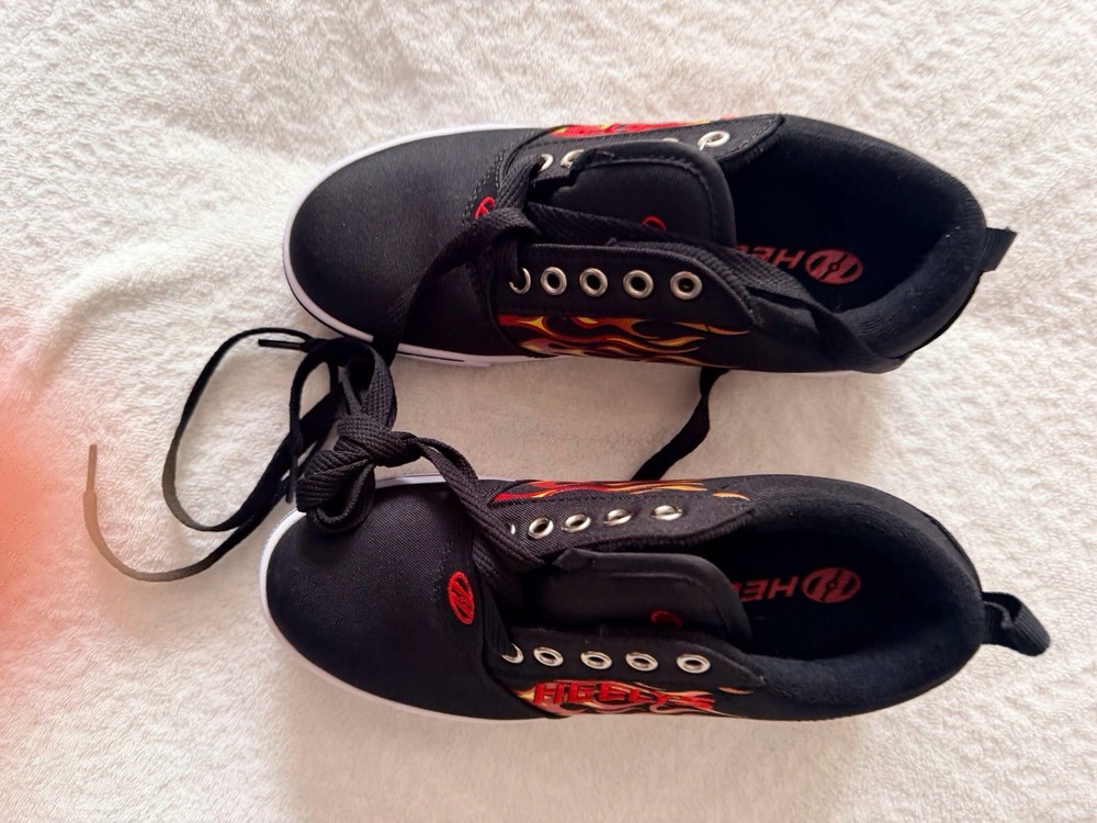 Heelys Pro 20 Prints Black Flame Wheeled Low Top Sneaker EU size YTH 3HES10337