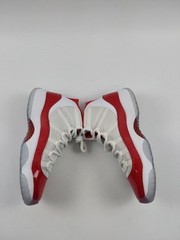 Jordan 11 Retro „Cherry“ Grade School Size 7Y