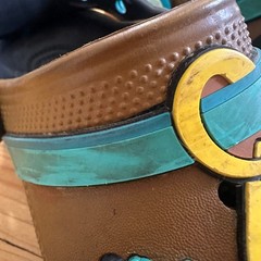 Crocs Scooby-Doo Classic Clogs Kids Size J1 Brown Teal Dog Spots Jibbitz Shoes
