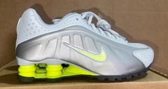 Nike GS Shox R4 ‚College Grey Volt‘ CW2626-008 Sz 5y