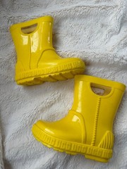 Nearly New $60 UGG Kids‘ Drizlita Boots (1130361T) Canary Yellow US7/UK6/EU23.5