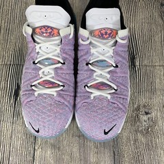 Nike LeBron XVIII 18 „Graffiti“ Chlorine Blue/White/Black/Multi CW2760-900 5.5Y