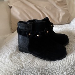Michael Kors Kids Black Ankle Boots US 7 Zip Round Toe Logo Print Studded