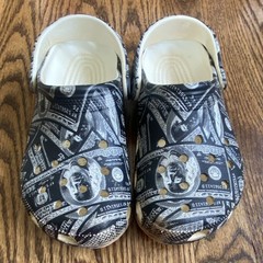Crocs kids’ Classic Glow Money clog, size 4. Excellent condition
