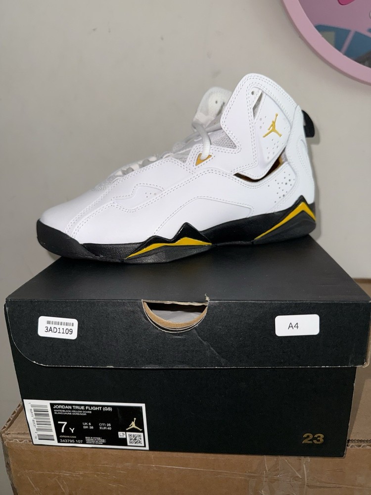 Jordan True Flight (GS) Mid Top Leather Sneakers White/Black/Yellow 7Y NIB