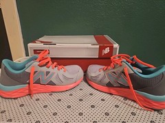 New Balance Kids Size 3 1/2 Wide Large