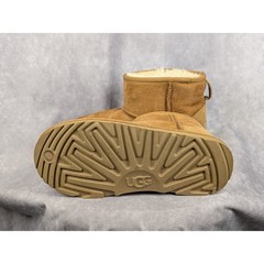 UGG Kids Classic Mini II Chestnut Suede Sheepskin Boots 1017715K Size 4