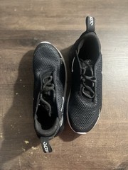 Air Max In Very Good Condition Color White And Black Size 3y
