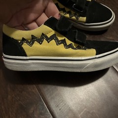 Vans Old Skool Charlie Brown Peanuts Toddler Boys Yellow Black Sneakers Sz 2.5