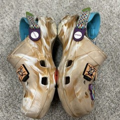 Crocs Limited Edition Cinnamon Toast Crunch Clogs 207925-J3 Junior Size 3 Brown