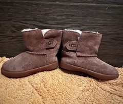 UGG Keelan Brown Suede Ankle Bootie Slip-On Kids US 6 EU 22 UK 5 1096089T