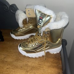 Fila Disruptor Gold Classic Fur Lined Winter Boots Kid’s Size 4.5 3HM00559-721