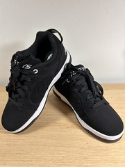 Heelys Skate Shoes Youth Size 6 EU38 Voyager/ HE100713 Black /White