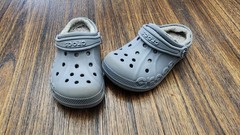 Crocs Unisex Kids Gray Clog Slip-On Shoes Logo Lightweight Comfort size 10 lined