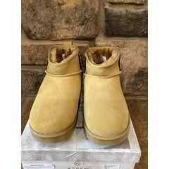 Aspen Kids Unisex Low Bootie Side Trim Honey Suede Boots Size 4 Big Kid