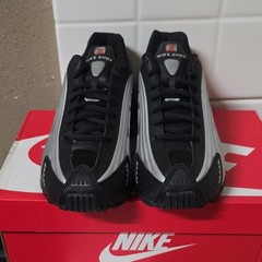 Nike Shox R4 Metallic Silver Black Size 5.5Y Womens 7 Running Shoes CW2626-005
