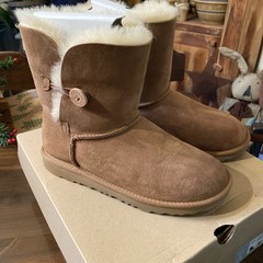 [1017400K-CHE] Kids UGG K BAILEY BUTTON II Size 6 EUC Box Chestnut