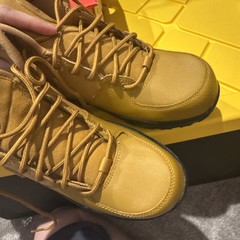 Nike Manoa Leather GS Boot. 5Y. Brand New.