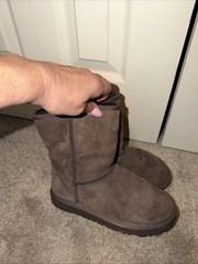 UGG Kids Classic Short Boot, Size 3 Chestnut Brown Sheepskin Suede – Pre Owned