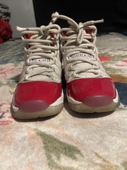 Nike Air Jordan 11 Retro „CHERRY“ 2022 – Size 6.5y