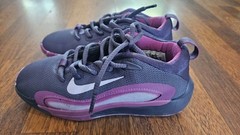 Nike ISOFly Basketball Youth Size 1Y FN4384-500 Athletic Sneakers Dark Raisin