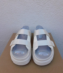 UGG JASMINE GOLDENGLOW SLIDE PLATFORM SANDALS, KIDS US 2/ EUR 33.5 ~NIB