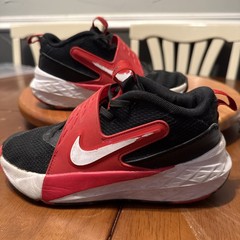 Nike Team Hustle D 12 Basket Ball Kids Shoes US 2Y Red Black White Anthracite