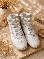 Reebok Classic White High Top Sneakers Hook & Loop Straps Youth US 3.5 EU 34.5
