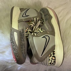 nike kyrie infinity leopard camo Size 6Y Low Backs