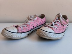 Hello Kitty x Converse Low Top Sneakers Kids Size 3