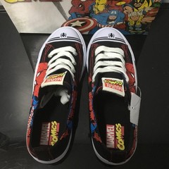 Marvel Comics Kids Canvas Sneakers Size 2Y Low Top Amazing Spider-Man