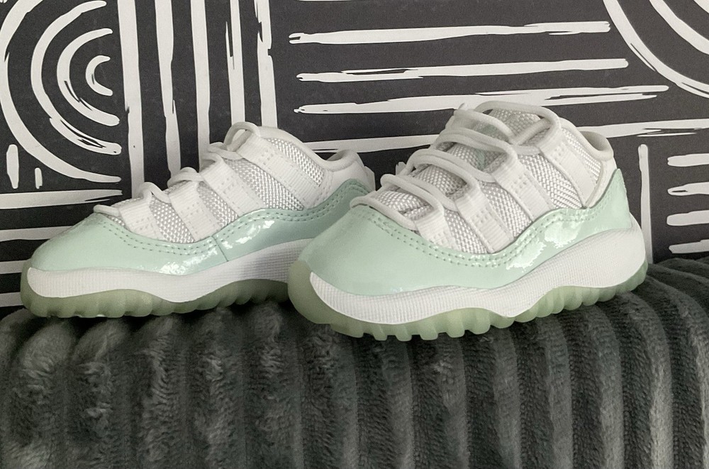 NEW!!! Jordan 11 Low Igloo 5C