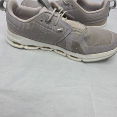 On Cloud Sky – Fade / White – Size 4Y/5.5W