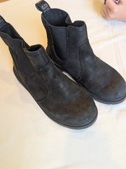UGG Kids Harrison Chelsea Waterproof Boot – Black Leather/Suede Size 2