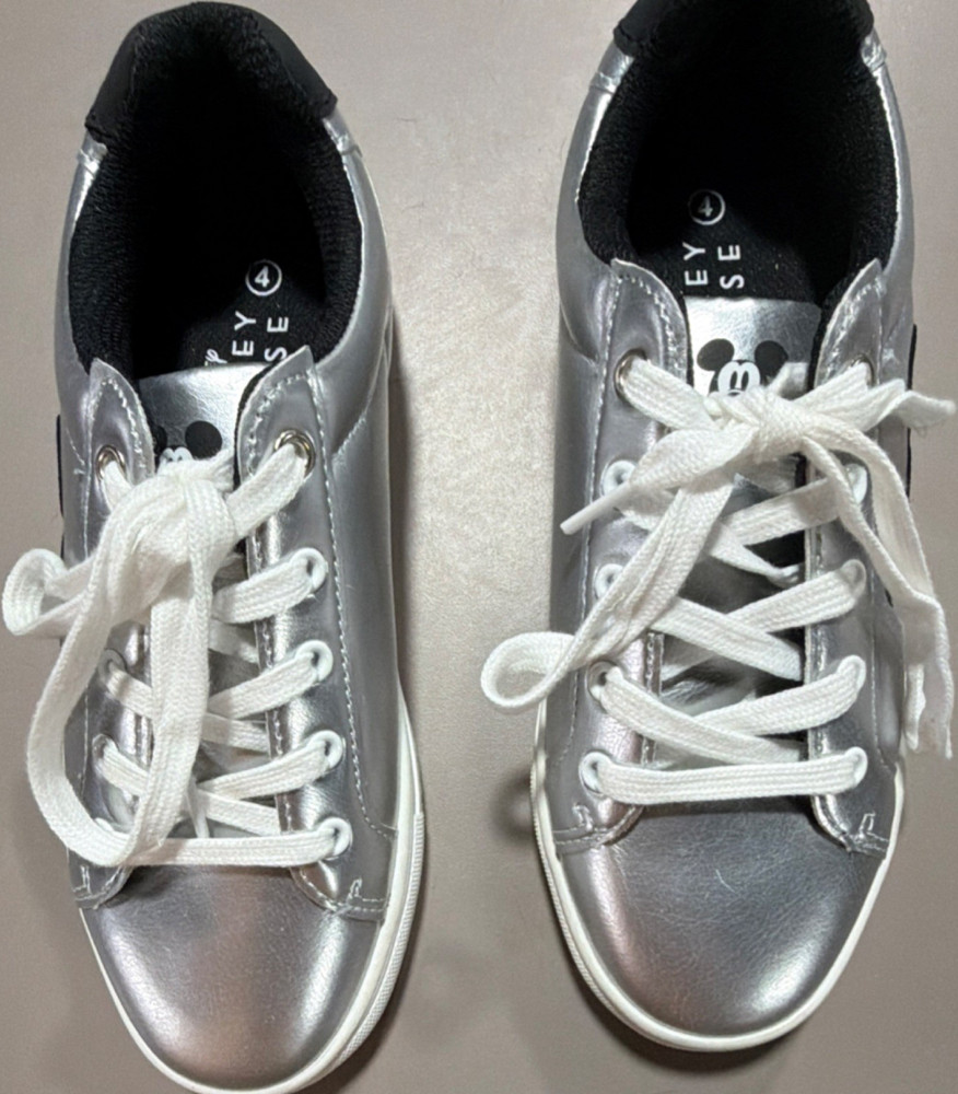 Disney Mickey Mouse Silver Lace-Up youth Sneakers Shoes Size 4, White/Black