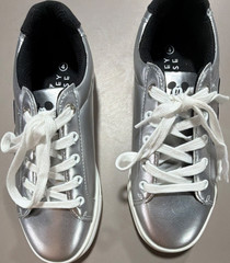 Disney Mickey Mouse Silver Lace-Up youth Sneakers Shoes Size 4, White/Black