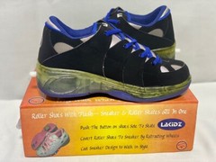 LA Kidz LED Flashing Lights Roller Skate Sneakers Shoes 7, Black