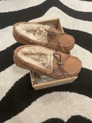 UGG Australia Dakota Chestnut Moccasin Slippers KIDS Size 13. NWOB Unisex