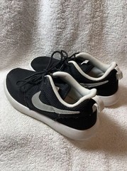NIKE ROSHE ONE (PS) 749427-021 BLACK/SILVER-WHITE size 3 why? preowned