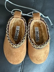 Mudd Brown Slip-On Unisex Kids Suede Slippers Faux Fur Lined Size 5