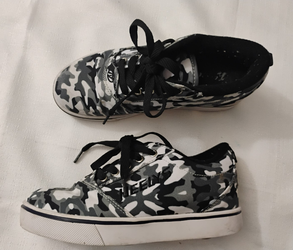 Heelys Pro 20 Camo Wheeled Sneakers Gray Black White Lace-Up Kids US 4.5 skate